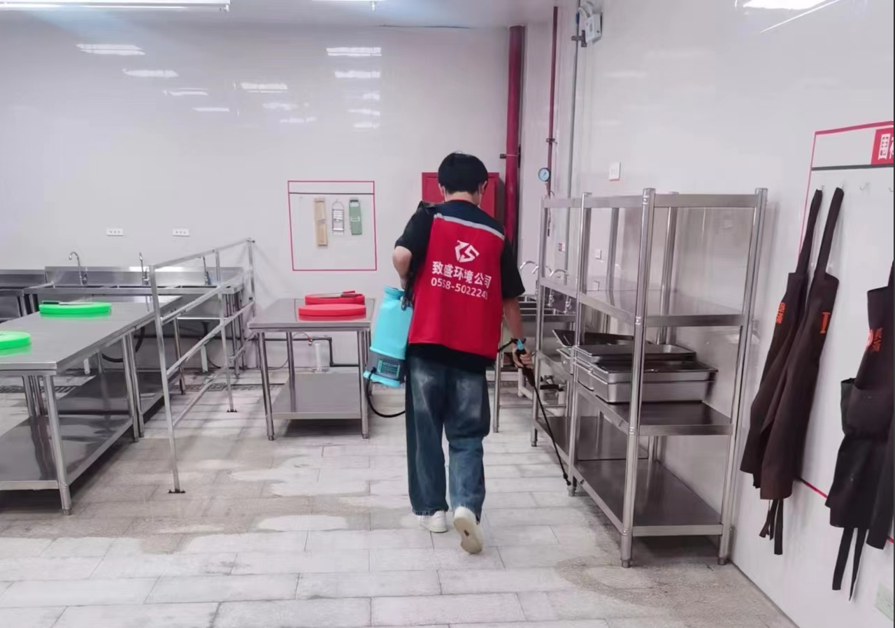 淮北師范攜手泉滿(mǎn)餐飲，共同開(kāi)展除四害行動(dòng)